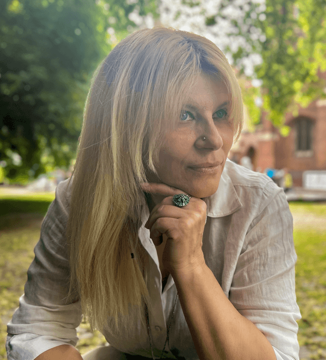 Larisa, astrology guide for birth chart and relocation astrology readings